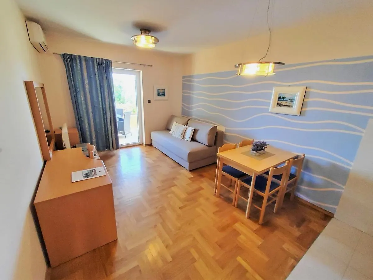 Apartments Petra I Karlo トゥラニ